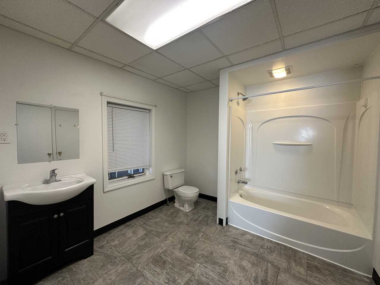 Morganti-Red - Photo 3 of 7