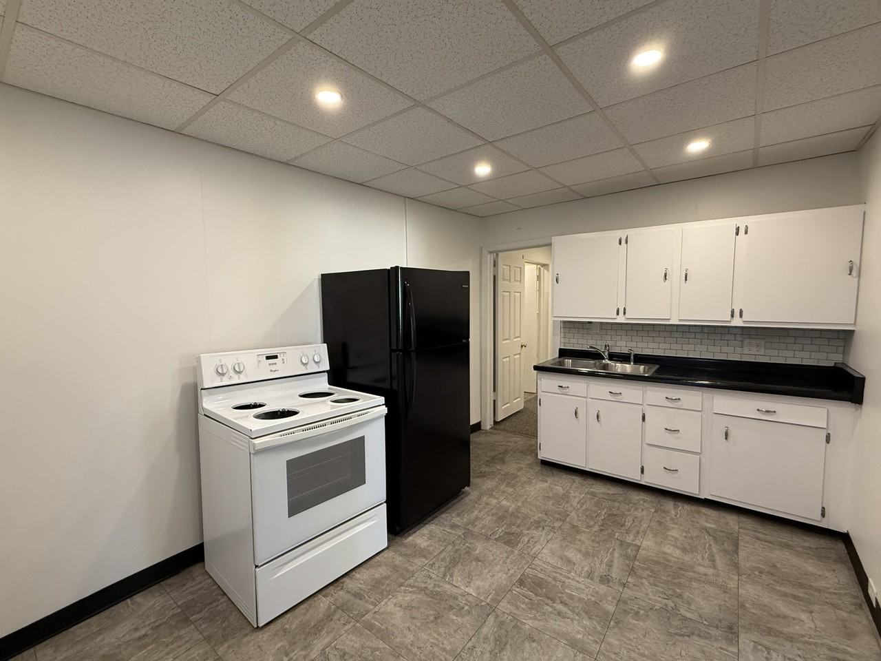 Morganti-Red - Photo 7 of 7