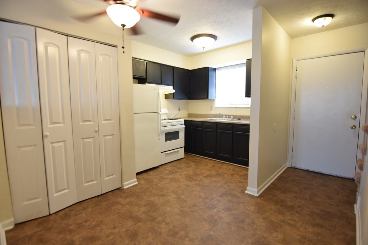 1271 Summit Street - Photo 3 of 10