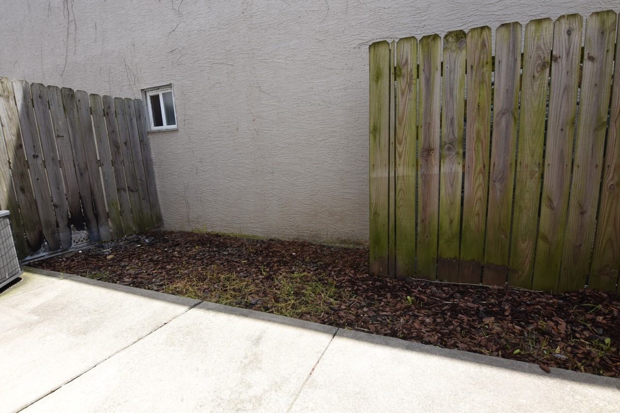 1271 Summit Street - Photo 4 of 10