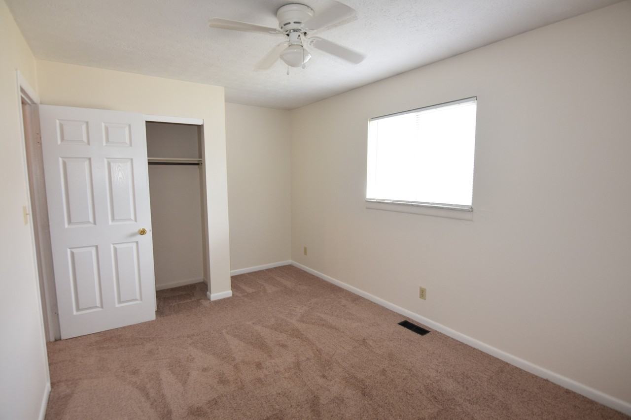 1271 Summit Street - Photo 6 of 10