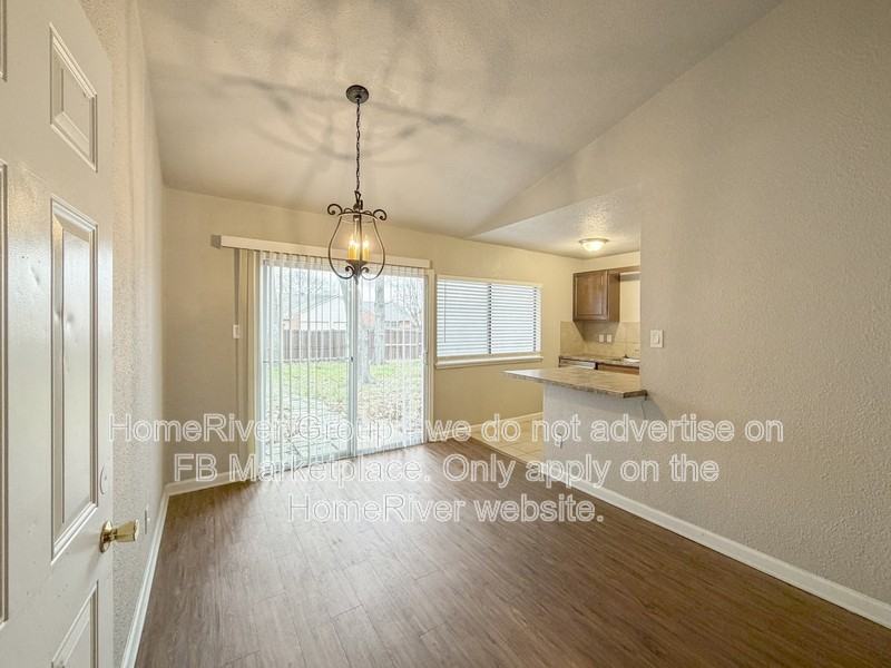 523 English Oak Dr - Photo 4 of 18