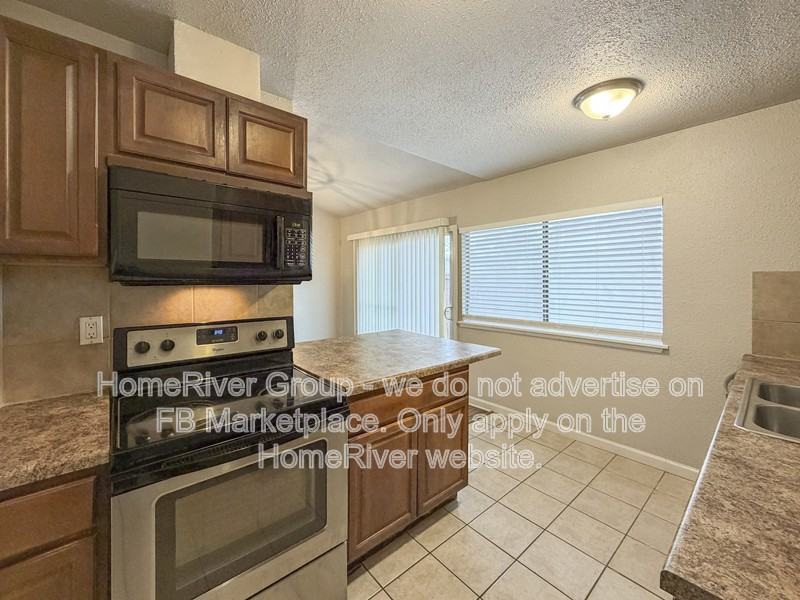 523 English Oak Dr - Photo 7 of 18