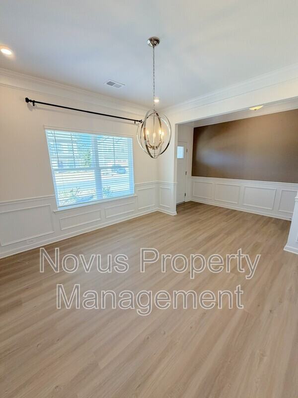 204 Asher Dr - Photo 4 of 23