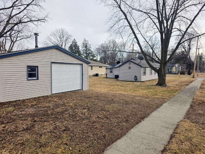 1526 Rapids St - Photo 5 of 22