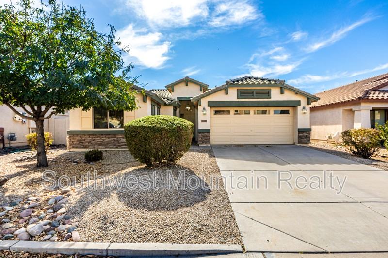 38426 N Beverly Ave - Photo 2 of 48