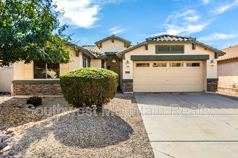 38426 N Beverly Ave - Photo 3 of 48