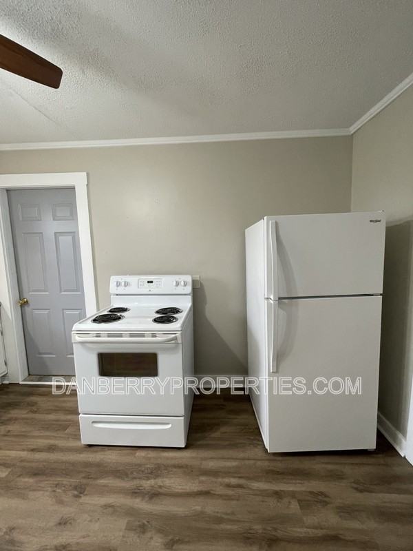 220 N Main St - Photo 6 of 16