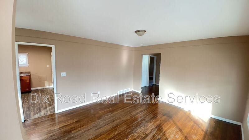 5441 Bayside Dr - Photo 3 of 21