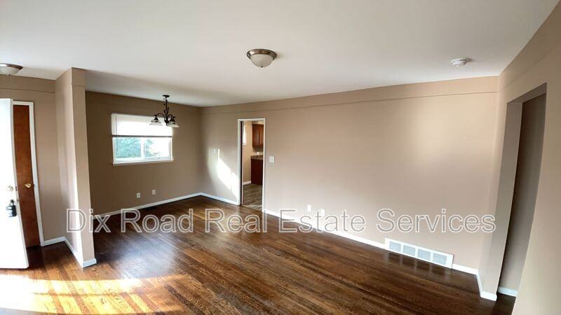 5441 Bayside Dr - Photo 4 of 21