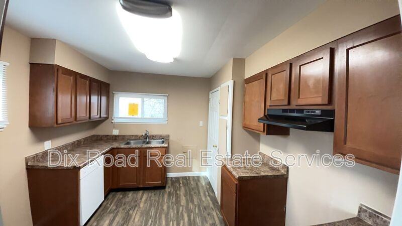 5441 Bayside Dr - Photo 6 of 21