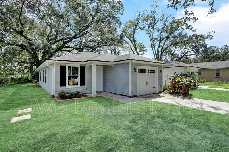 2234 Orchard St - Photo 2 of 19