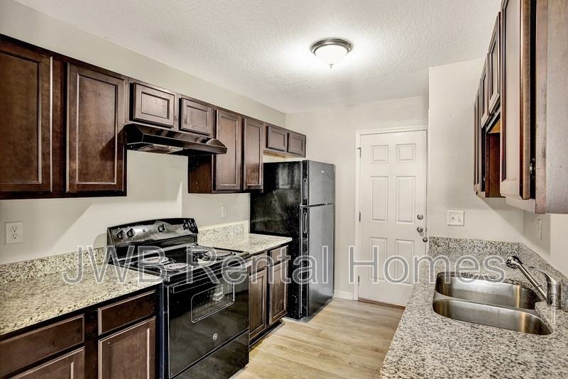 2234 Orchard St - Photo 3 of 19