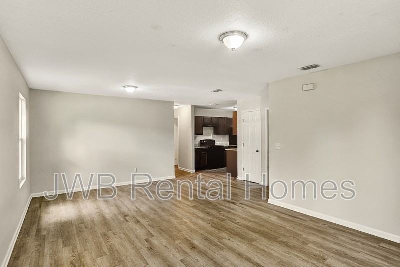 2234 Orchard St - Photo 4 of 19