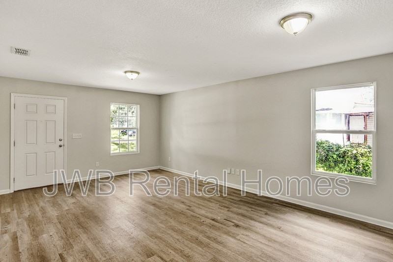 2234 Orchard St - Photo 5 of 19