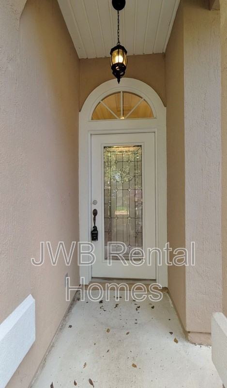 2012 Chaucer Ln - Photo 2 of 36