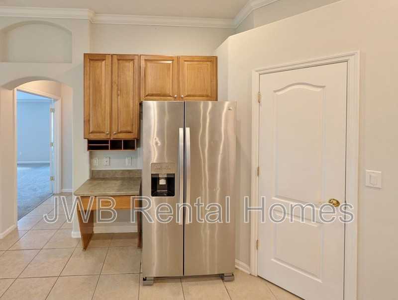 2012 Chaucer Ln - Photo 5 of 36