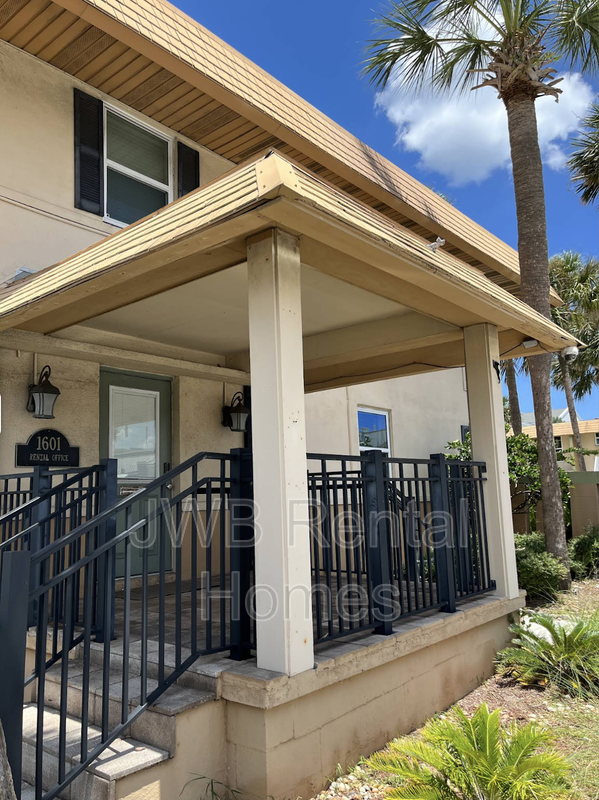 225 15th Ave N #206 - Photo 2 of 19