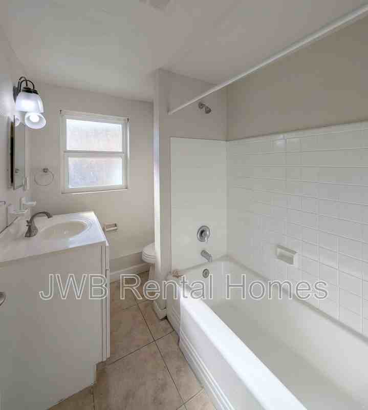 225 15th Ave N #206 - Photo 7 of 19