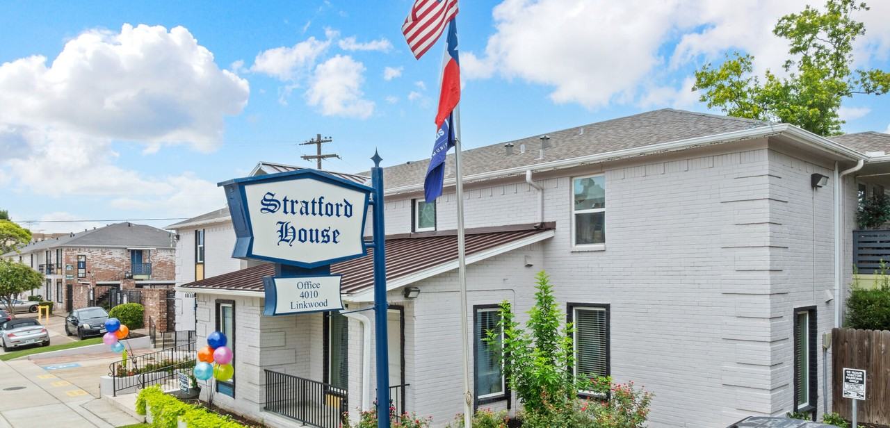 Stratford House Apartments - Photo 2 of 37