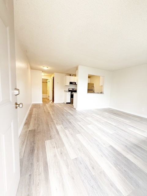 Crystal Grove Apartments - Photo 4 of 37