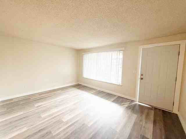 Crystal Grove Apartments - Photo 5 of 37