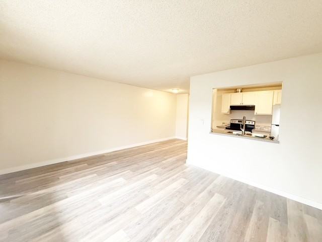 Crystal Grove Apartments - Photo 6 of 37