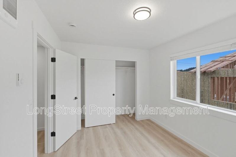 812 S 19th St - Photo 3 of 42