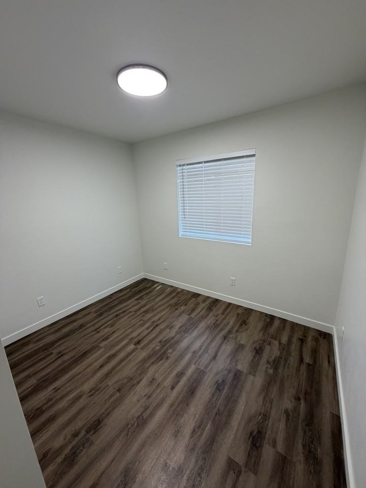 Mound Avenue - Photo 4 of 10