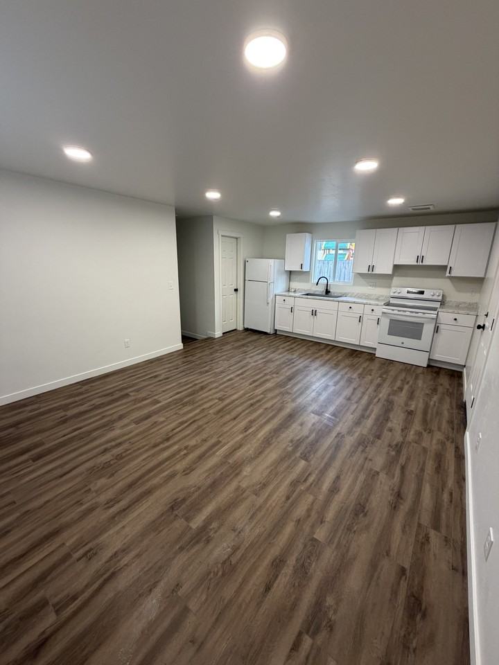 Mound Avenue - Photo 7 of 10