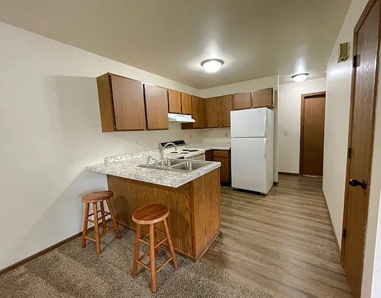 1032 Imperial Circle - Photo 2 of 25