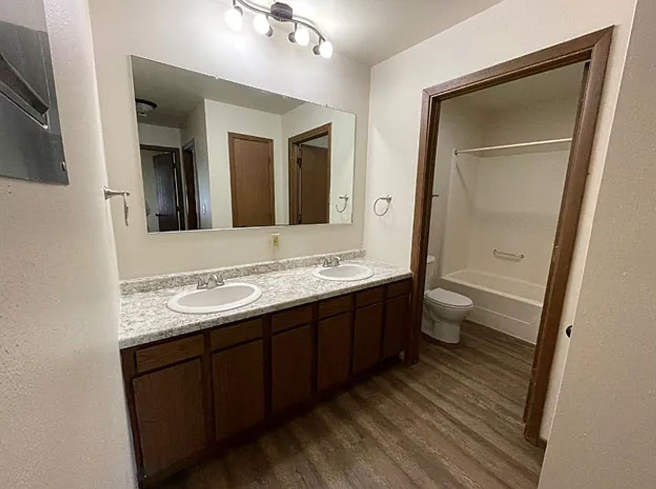 1032 Imperial Circle - Photo 5 of 25