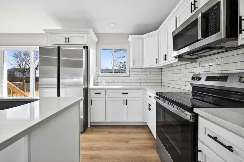 1362 Half Moon Dr - Photo 2 of 18