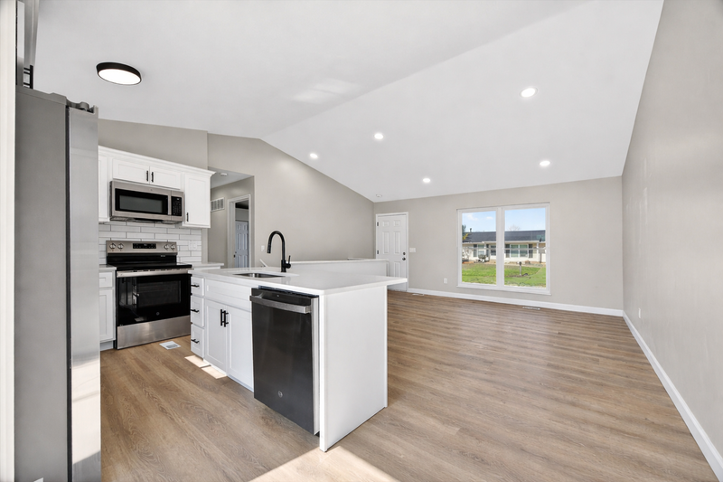 1362 Half Moon Dr - Photo 4 of 18