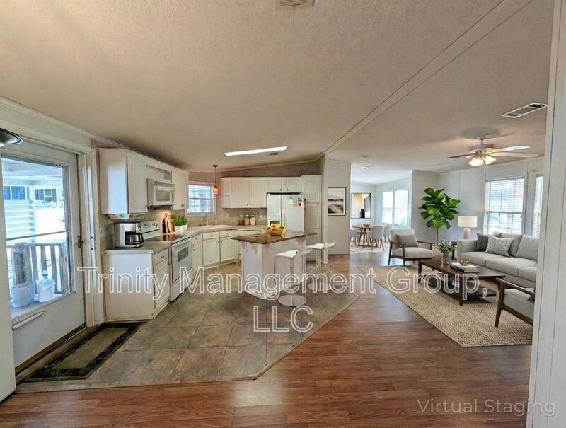 10045 Wellington Ave - Photo 4 of 14