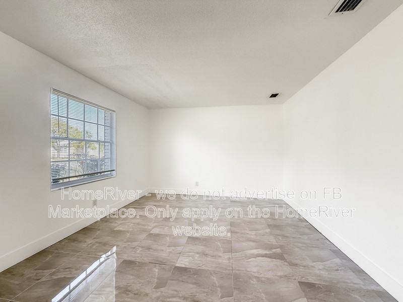 217 Carver St W - Photo 2 of 17