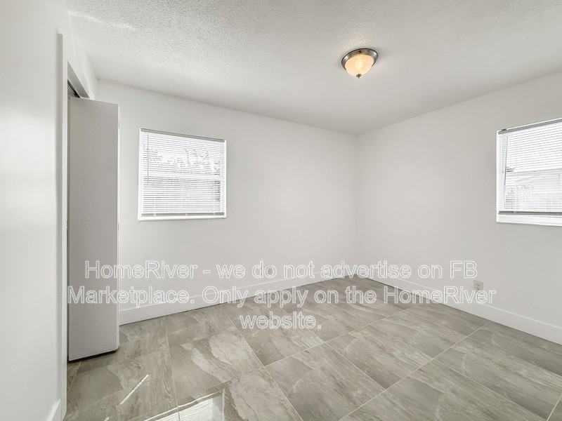 217 Carver St W - Photo 5 of 17