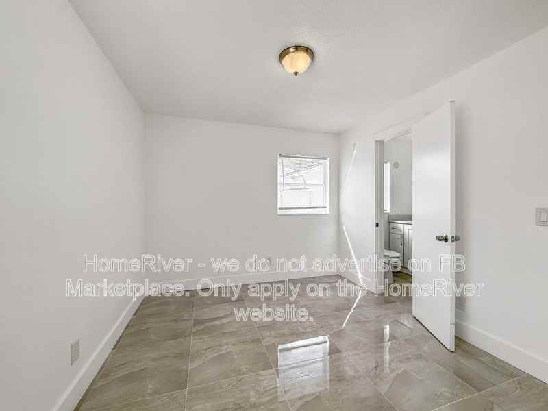 217 Carver St W - Photo 6 of 17