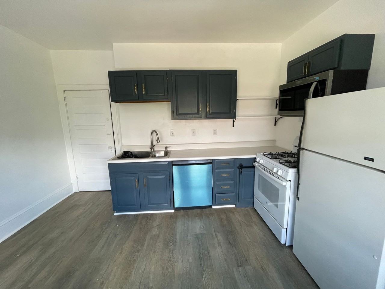 301 S Winebiddle St - Photo 2 of 19