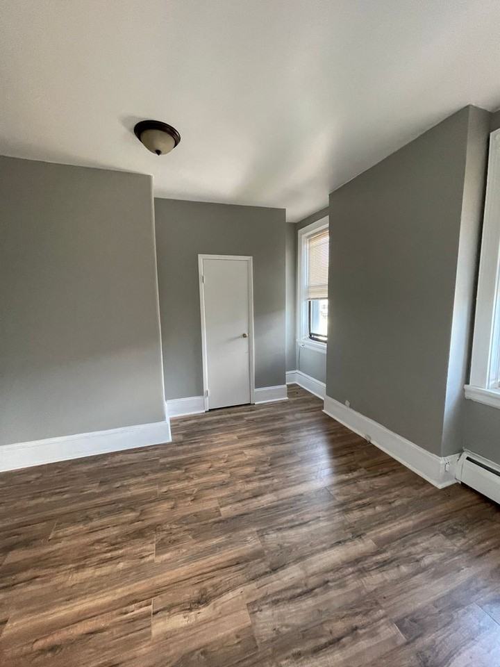 301 S Winebiddle St - Photo 3 of 19