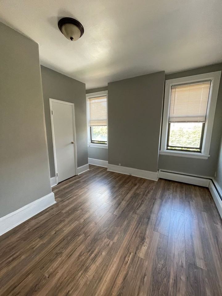 301 S Winebiddle St - Photo 4 of 19