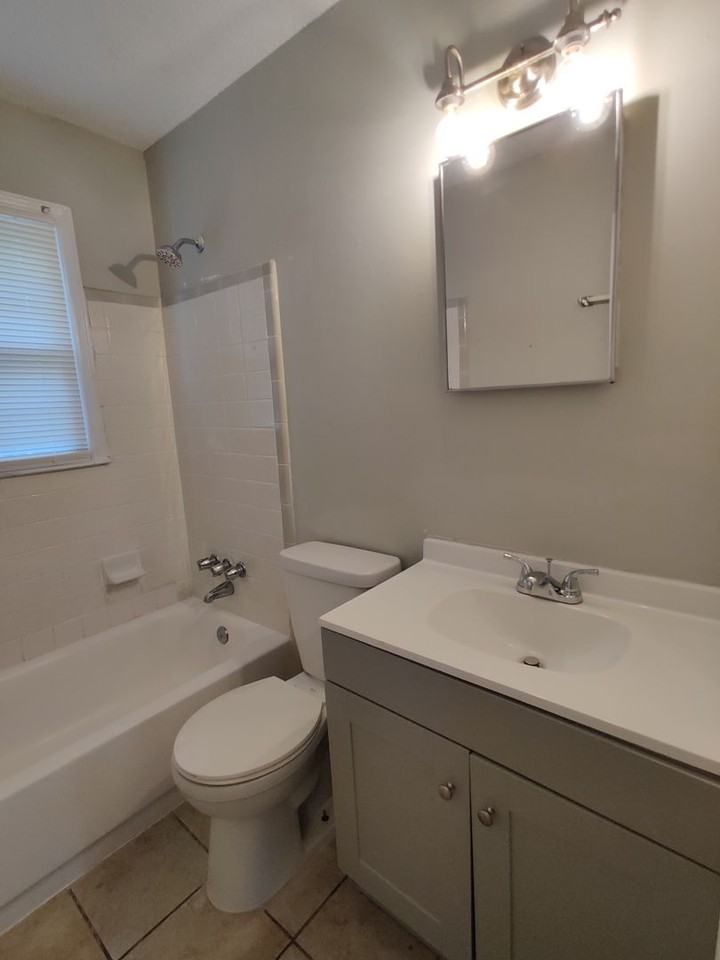 334 N Hoskins Rd - Photo 7 of 11