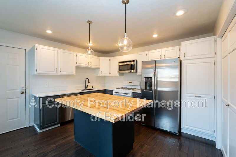 1520 Harrison Ave - Photo 5 of 20