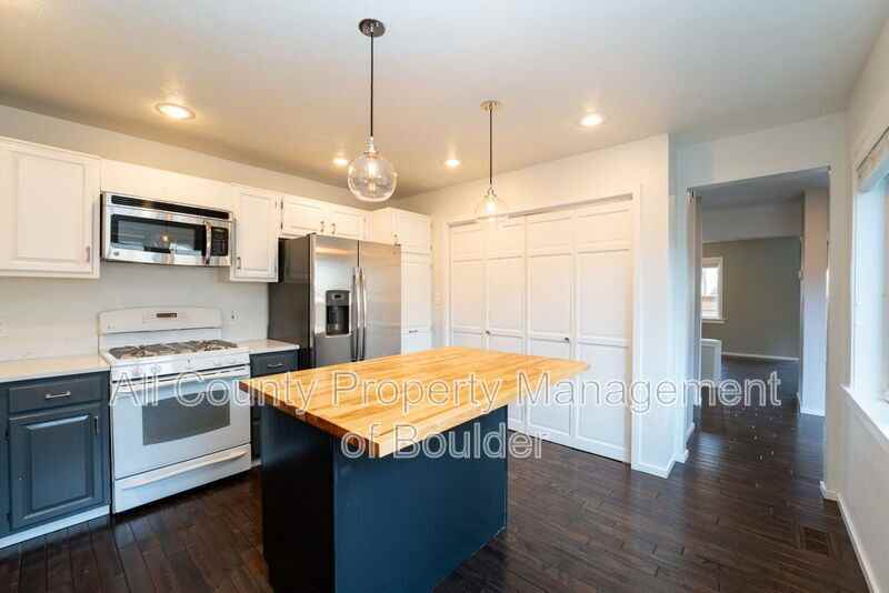 1520 Harrison Ave - Photo 6 of 20