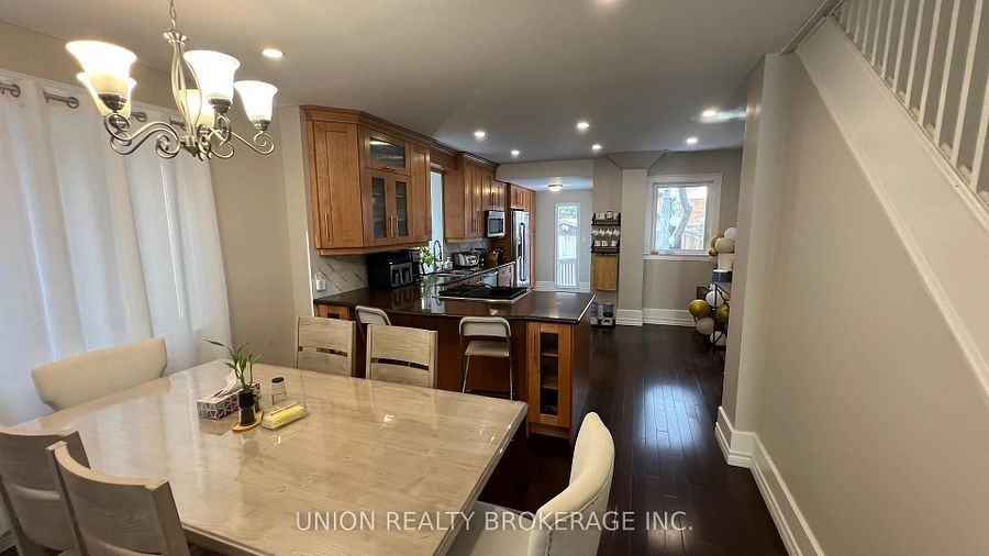 96 Hollywood Crescent - Photo 3 of 12