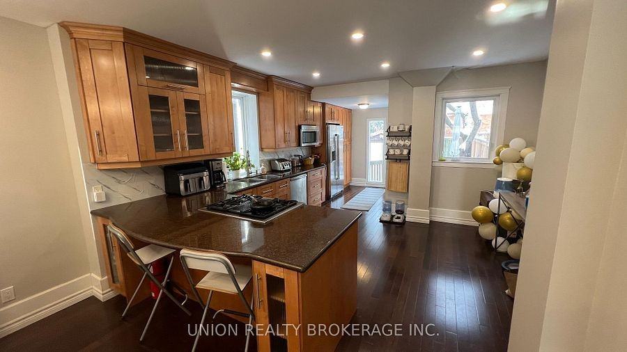 96 Hollywood Crescent - Photo 4 of 12