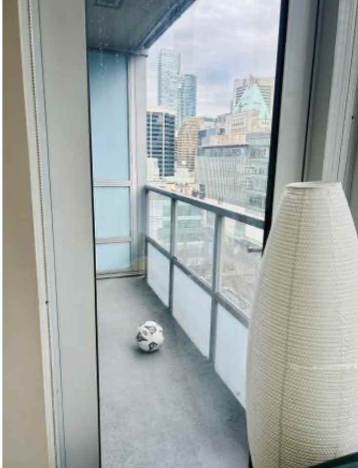 833 Seymour St - Photo 3 of 18