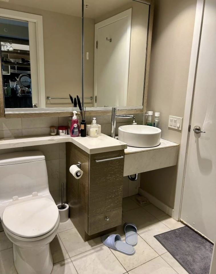 833 Seymour St - Photo 5 of 18