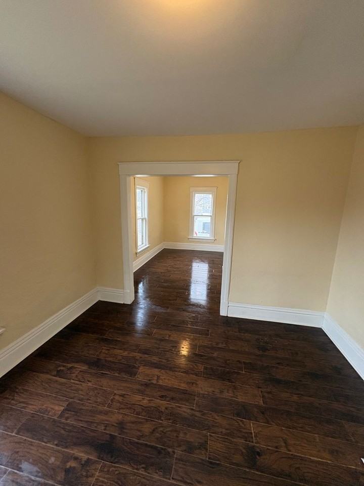 521 Albert Ave - Photo 3 of 13