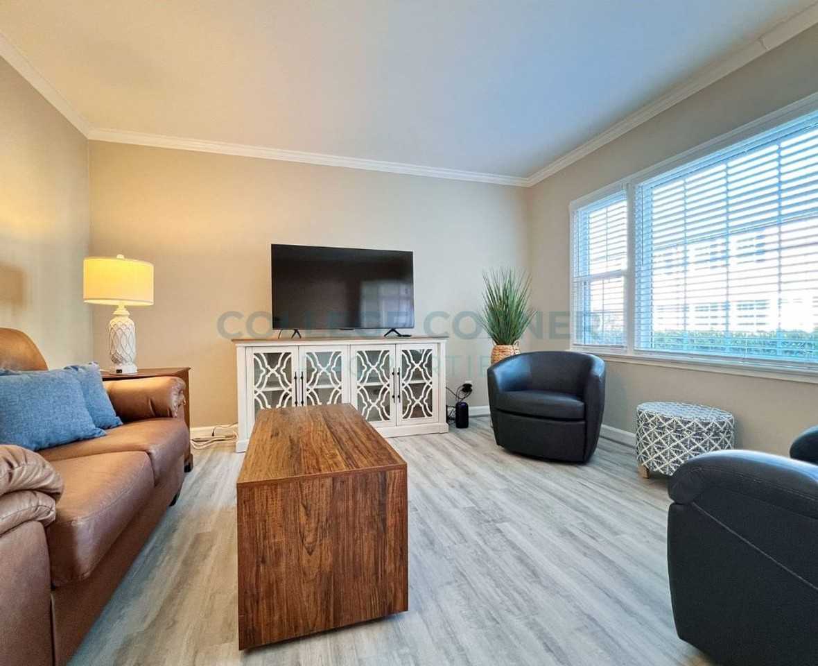 330 Hanover Arms Ct - Photo 2 of 25